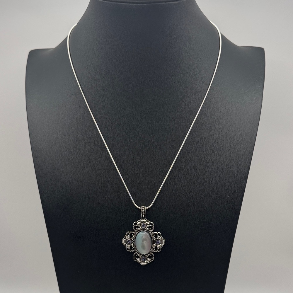 Elegant Silver Pendant Necklace